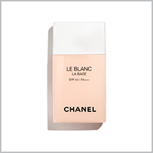 ル ブラン ラ バーズ ロゼ SPF 40・PA+++ 各30ml ¥6930／シャネル