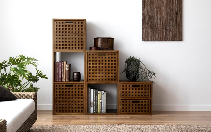 キューブシリーズ収納家具 - 無垢材が生み出す穏やかな格子デザインと