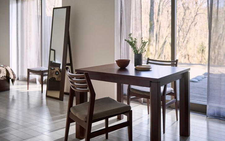 ダークブラウンで叶える 大人のインテリア・家具「お洒落な部屋作り