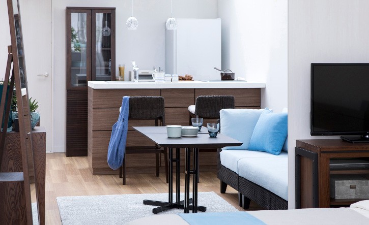 狭いリビングダイニングを家具やインテリアのコーディネートで広く見せる方法 A Flat その暮らしに アジアの風を 目黒通り 新宿 大阪梅田 グランフロント北館