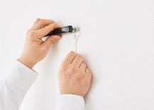 壁掛け インテリアアート パネル 時計の掛け方 飾り方 A Flat その暮らしに アジアの風を 目黒通り 新宿 大阪梅田 グランフロント北館