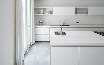 白い床を活かした おしゃれなインテリアコーディネートのポイント  a 