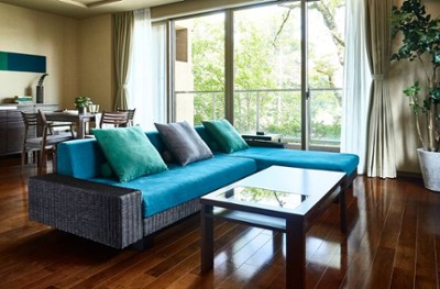 畳のリビング Ldk実例 広い空間を活かしたレイアウト コーディネートのポイント A Flat その暮らしに アジアの風を 目黒通り 新宿 大阪梅田 グランフロント北館