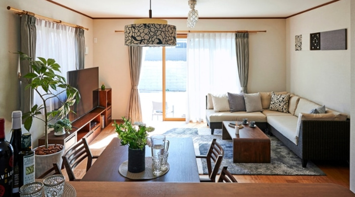 インテリア実例 自宅からオンライン相談 コーディネート依頼をした快適な部屋づくり A Flat その暮らしに アジアの風を 目黒通り 新宿 大阪梅田 グランフロント北館