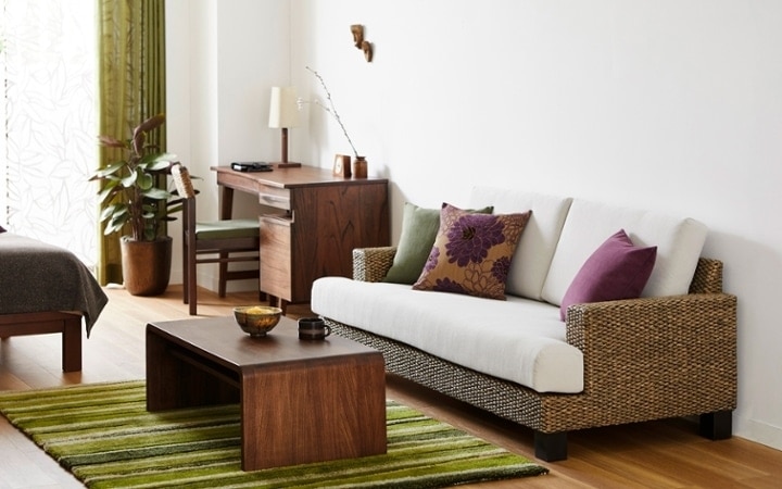 風水から見るリビングのソファの色 位置選び ブルー グリーン グレーのソファ A Flat その暮らしに アジアの風を 目黒通り 新宿 大阪梅田 グランフロント北館