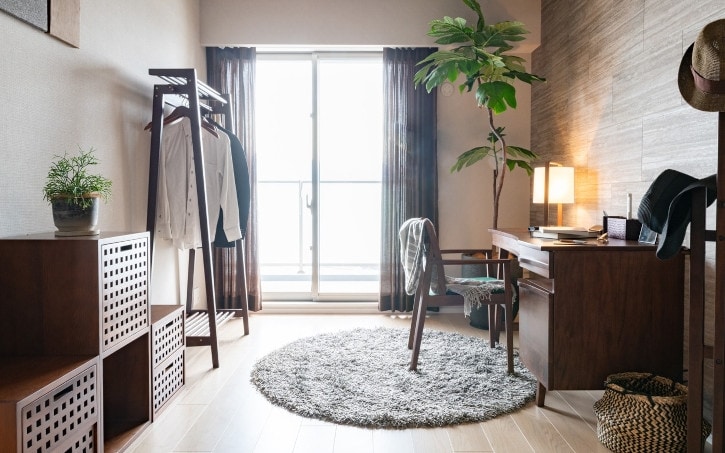 コーナーインテリア特集 部屋の角 デッドスペースを活用しておしゃれな空間に A Flat その暮らしに アジアの風を 目黒通り 新宿 大阪梅田 グランフロント北館