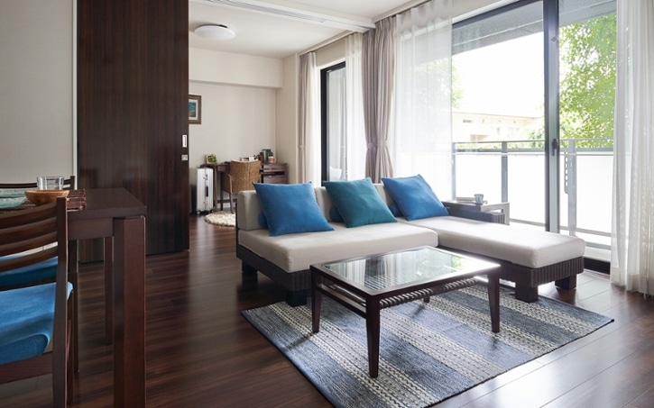 落ち着く部屋で充実した毎日を過ごす 落ち着ける部屋作り 4つのポイント A Flat その暮らしに アジアの風を 目黒通り 新宿 大阪梅田 グランフロント北館