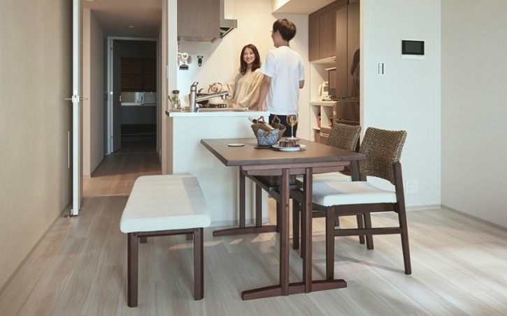 落ち着いた雰囲気の部屋にピッタリ❗️十分な広さのテーブル╒╕ お部屋の畳数から見るダイニングテーブルの配置と大きさについて～LDK