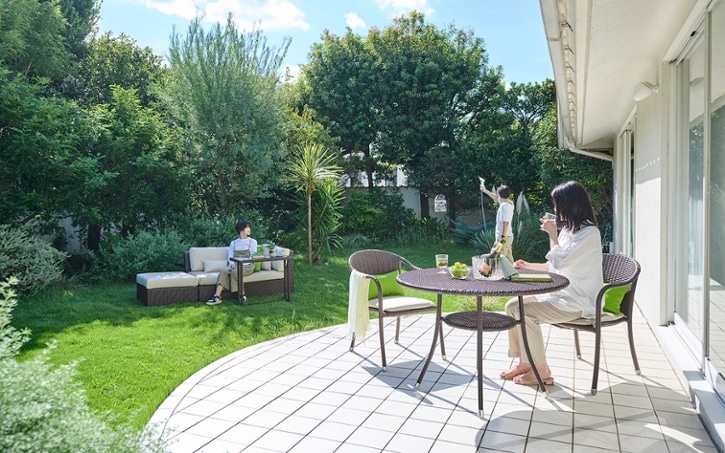 ガーデンなどにふさわしい椅子 Amazon.com: Giantex Cast Aluminum Patio Chairs Set of 4, All