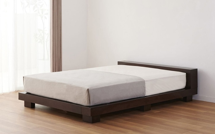 ベッド　　高級感あり　チーク材　中古品 チーク・ローベッド特集 -チーク角材を積み上げた開放的なローベッド