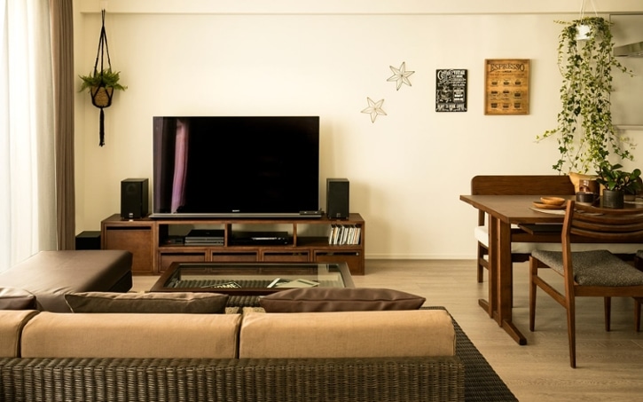 ベストなテレビ台の高さ・目安とは？～目線がテレビと合う高さ30cm