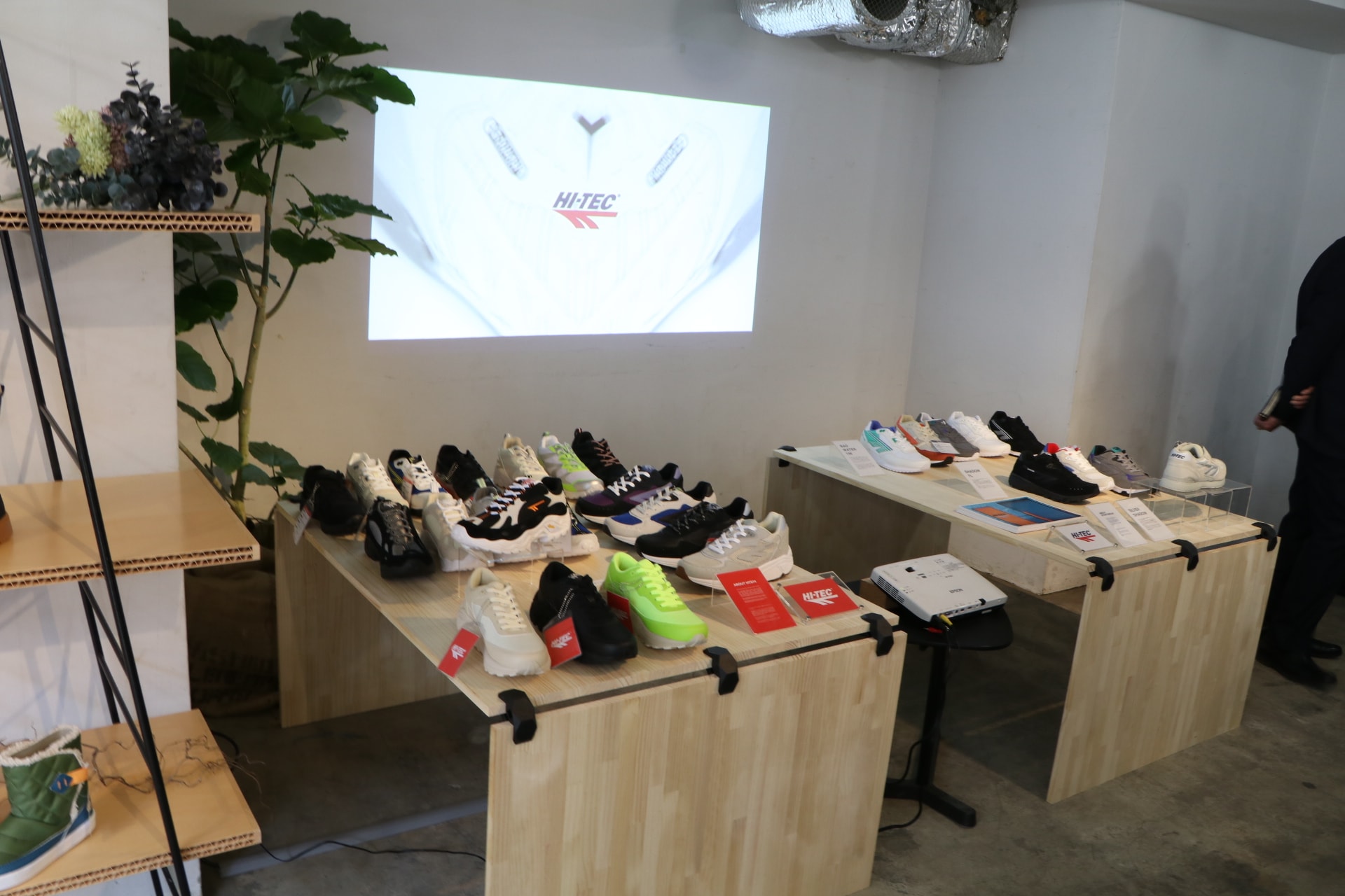 【ご利用事例】靴の展示会&商談会@神保町|TIME SHARING|タイムシェアリング |スペースマネジメント|あどばる|adval|SHARING