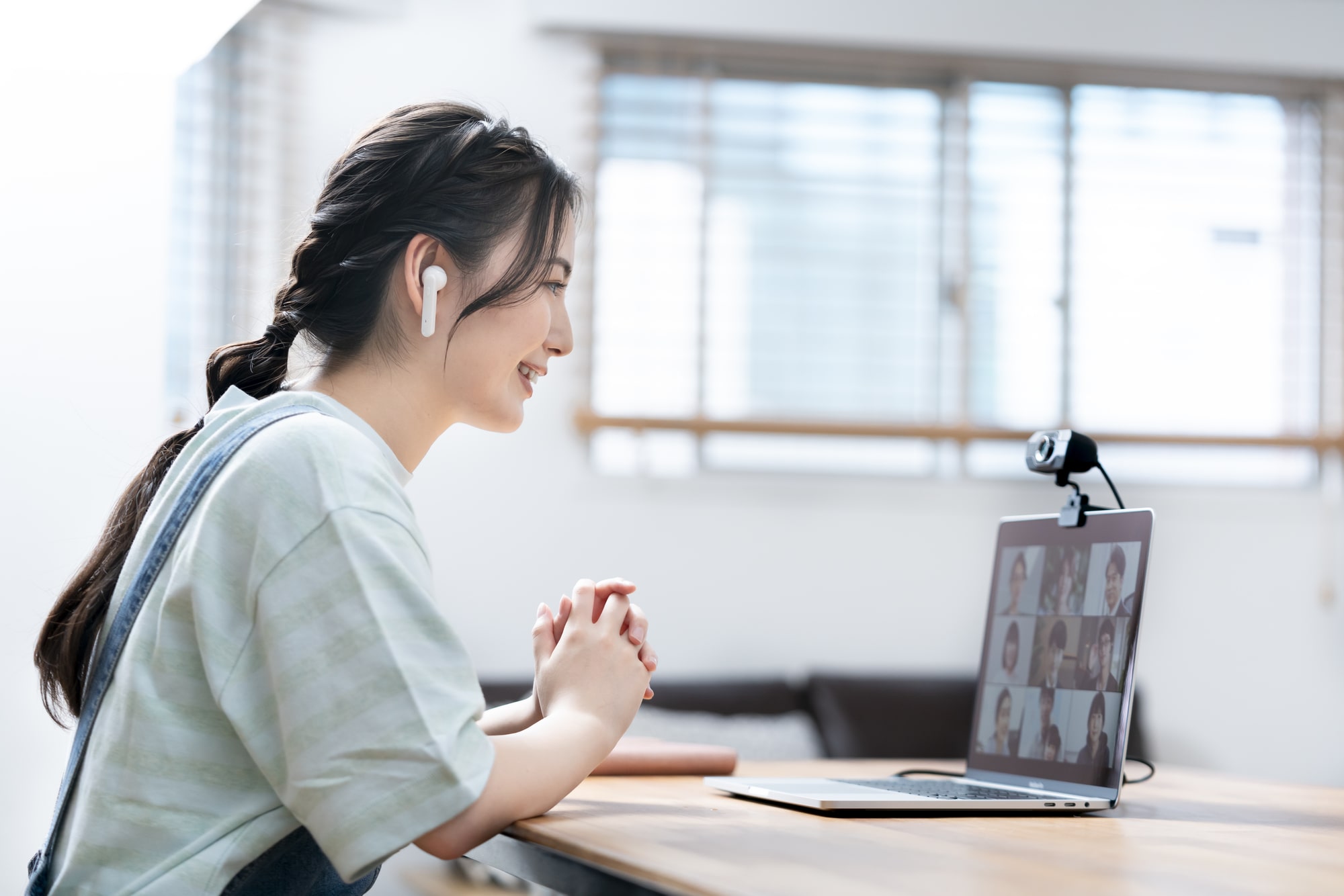 メールだけじゃキビしい?コロナ時代に使いこなしたいコミュニケーションツール5選|TIME SHARING|タイムシェアリング |スペースマネジメント|あどばる|adval|SHARING