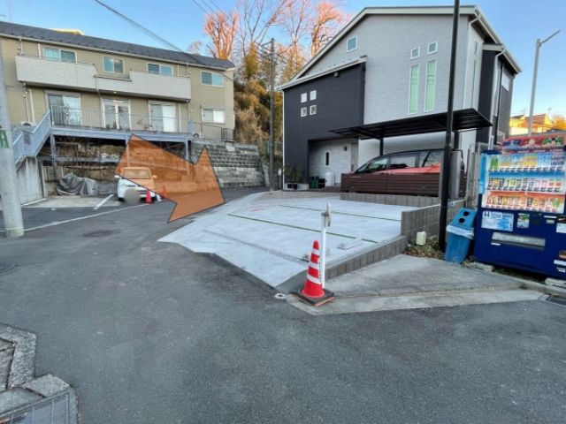 【不定期】臨時　篠原町MM玄関前駐車スペースの駐車場写真