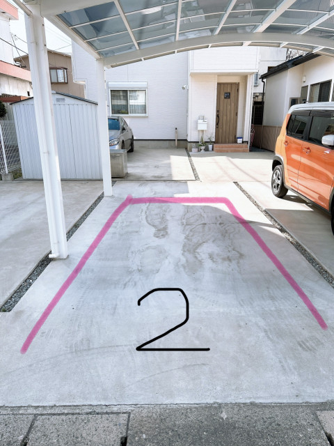 甲府中央258駐車場 屋根ありの駐車場写真