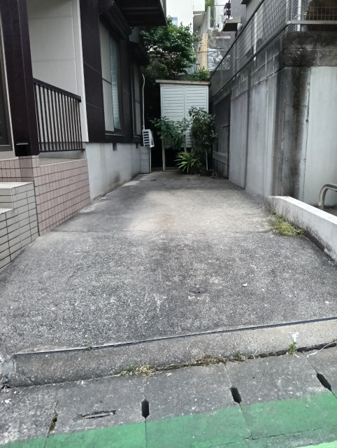 福岡県福岡市中央区平和5丁目駐車場の駐車場写真