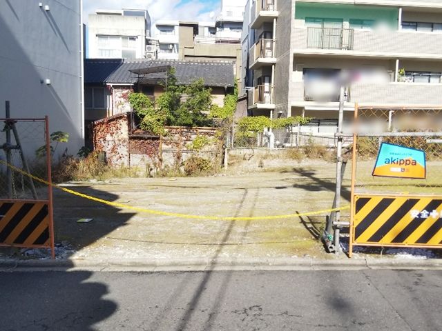 入庫時にご自身でチェーンを開けてください。ご利用後はチェーンをかけてください。