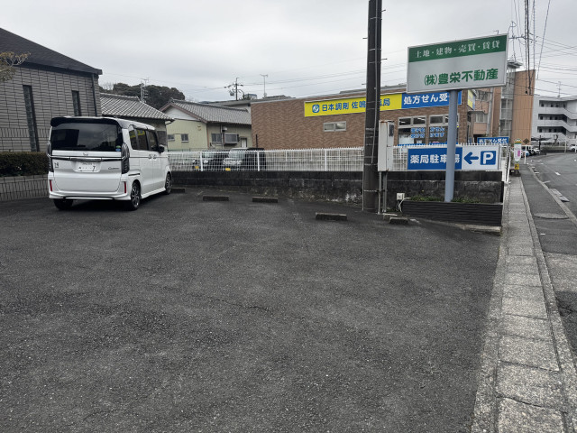 佐鳴台5丁目10-20駐車場の駐車場写真