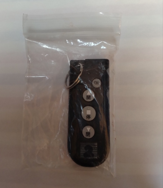 成田町屋根シャッター監視カメラ付き2-2　EV充電可　自転車置可　高級車向けの駐車場写真