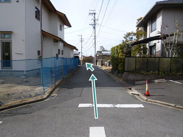 周辺写真2(東側からの進入路)