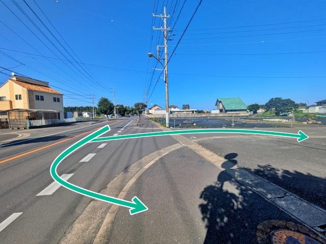 こどもの森看板下アキッパ駐車場の駐車場写真