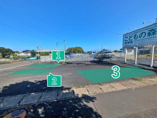 こどもの森看板下アキッパ駐車場の駐車場写真