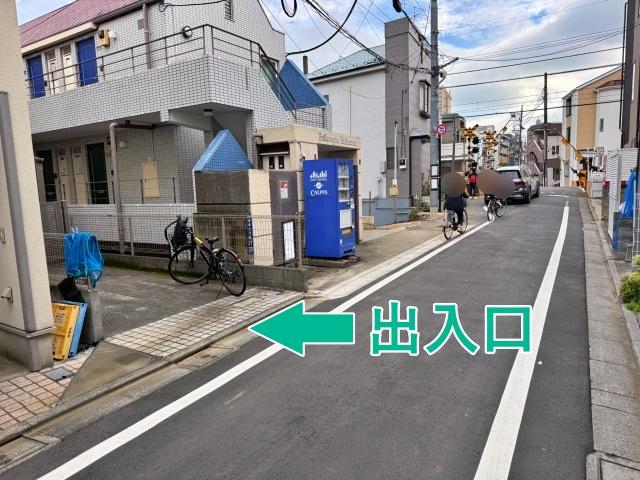 [083bb]赤塚2丁目27☆玄関前 アキッパ駐車場の駐車場写真