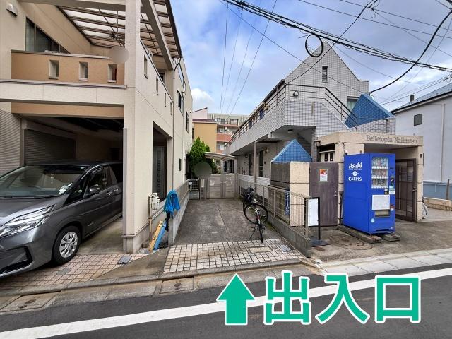 [083bb]赤塚2丁目27☆玄関前 アキッパ駐車場の駐車場写真