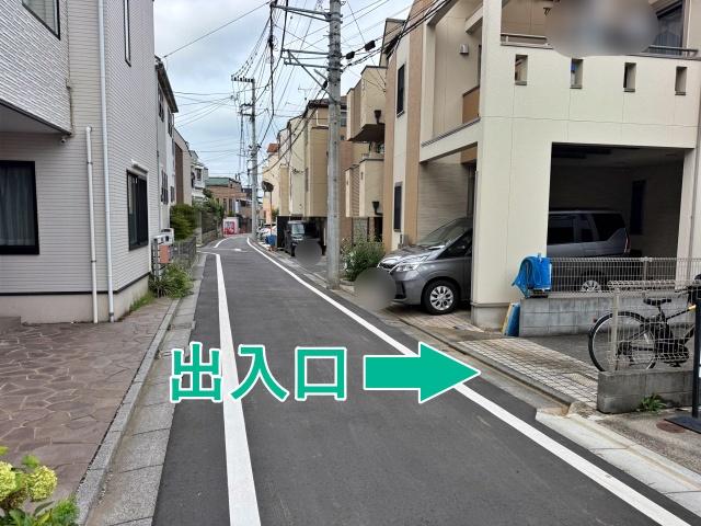 [083bb]赤塚2丁目27☆玄関前 アキッパ駐車場の駐車場写真