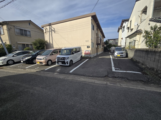 プレミール高松 駐車場の駐車場写真