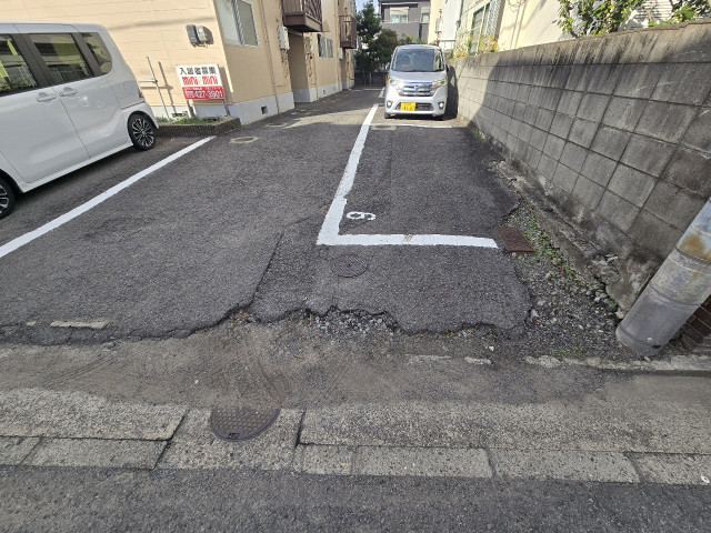プレミール高松 駐車場の駐車場写真