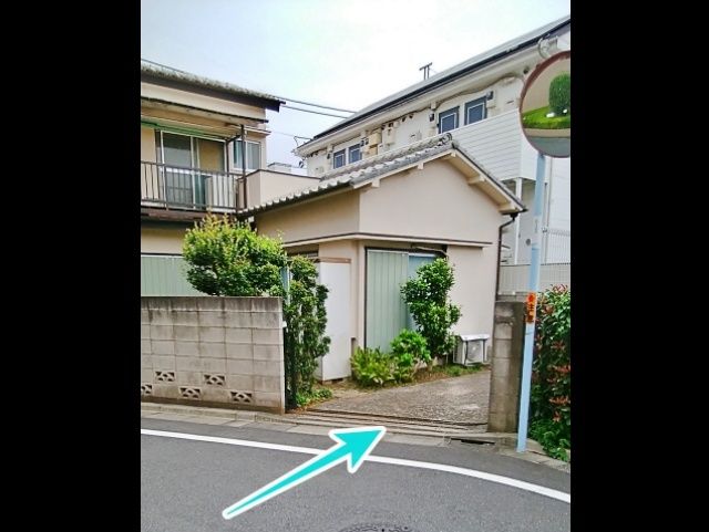 反対側から見た駐車場入り口