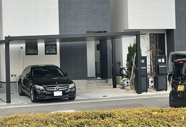 上本郷K邸駐車場　屋根付き防犯カメラ付きで安心の駐車場写真