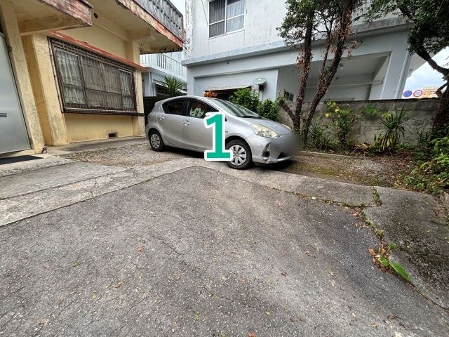 比屋根6-3-22駐車場の駐車場写真