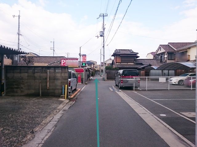 【道順3】途中、駐車場がありますが、間違えずに直進してください。
