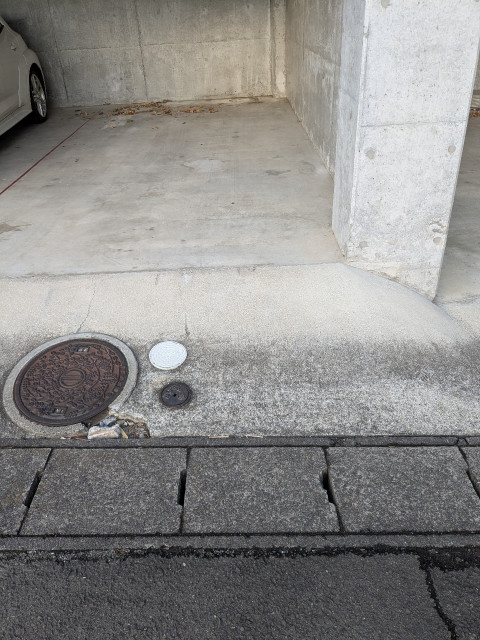 《泉中央駅徒歩10分》自宅下屋根付き細谷家駐車場の駐車場写真