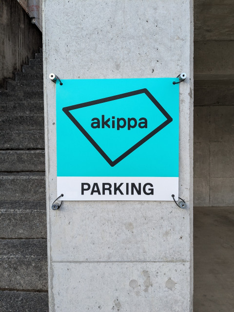 《泉中央駅徒歩10分》自宅下屋根付き細谷家駐車場の駐車場写真