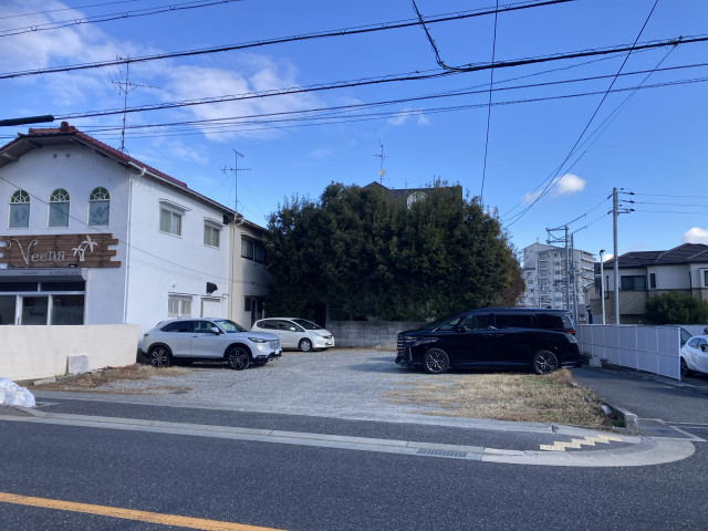 宝塚市山本南2  東公民館前akippa駐車場（A）道路から3台目、東消防署向かい)の駐車場写真