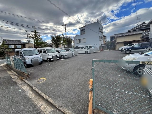 南区上鳥羽北島田町64 月極◉アキッパ駐車場の駐車場写真