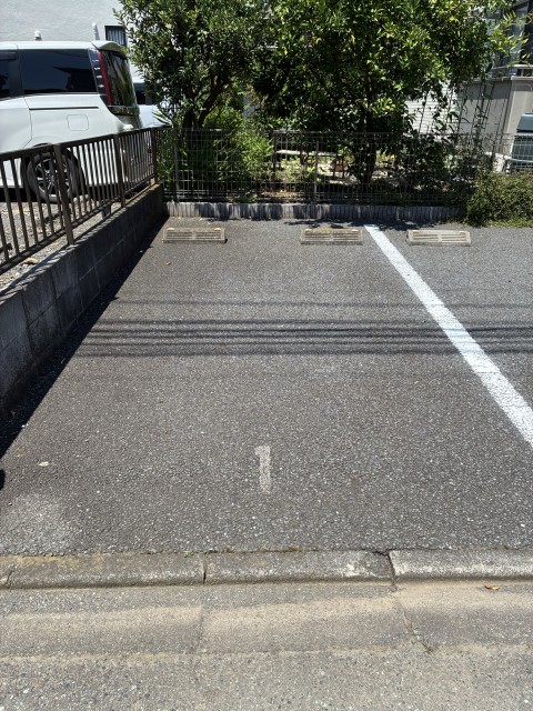 西橋本４丁目10-12 #1の駐車場写真