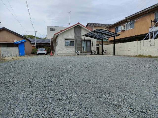 本町8丁目5-23駐車場の駐車場写真