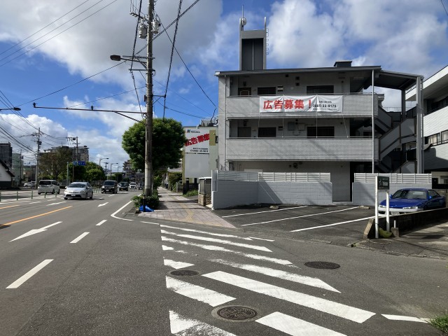 Base-D駐車場②2台の駐車場写真