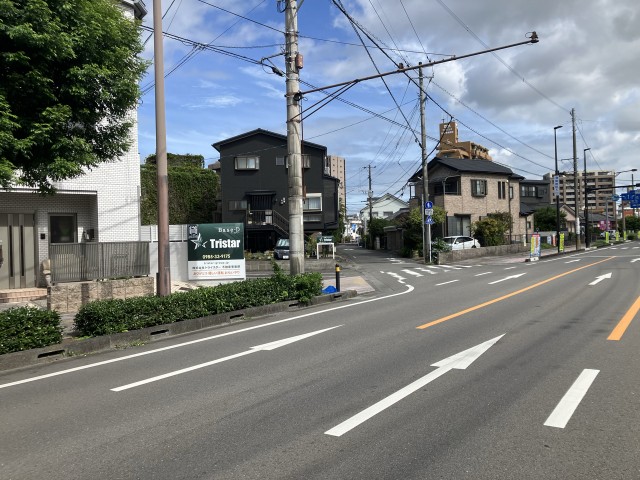 Base-D駐車場②2台の駐車場写真