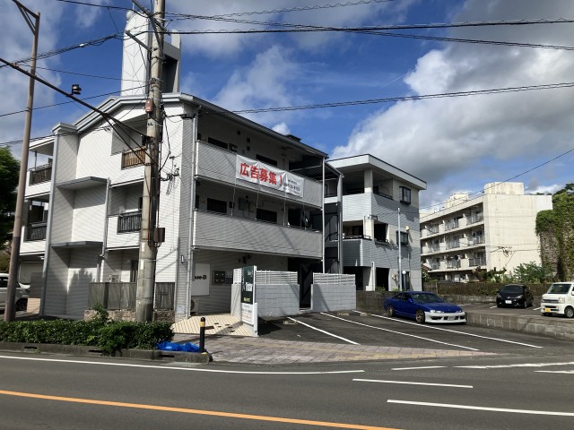 Base-D駐車場②2台の駐車場写真