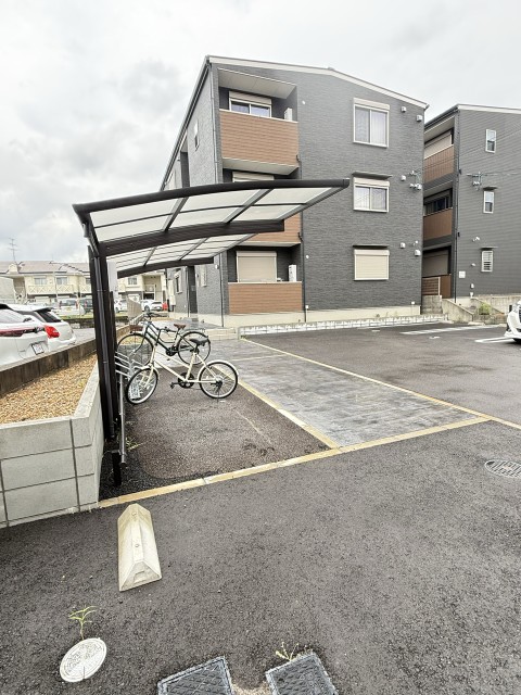 招提元町4丁目33駐車場の駐車場写真