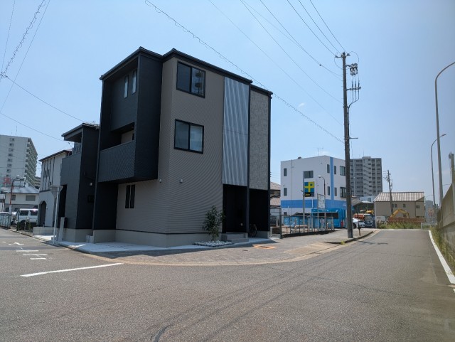 山田四丁目5-15駐車場の駐車場写真