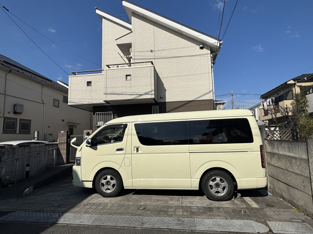 駅まで徒歩6分！久我山3丁目の駐車場写真