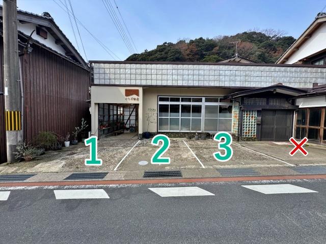 ぐり不動産前 駐車場の駐車場写真