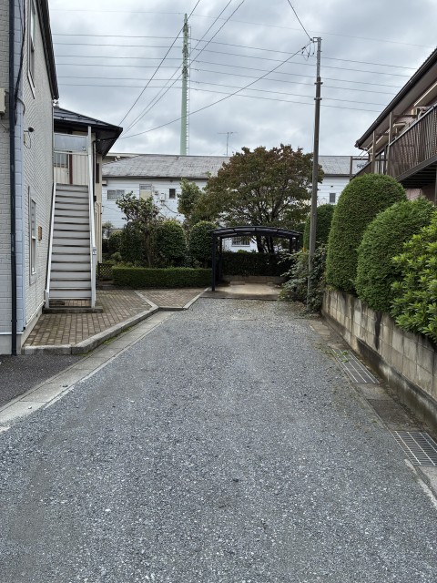 盆栽町397-2 屋根付駐車場の駐車場写真