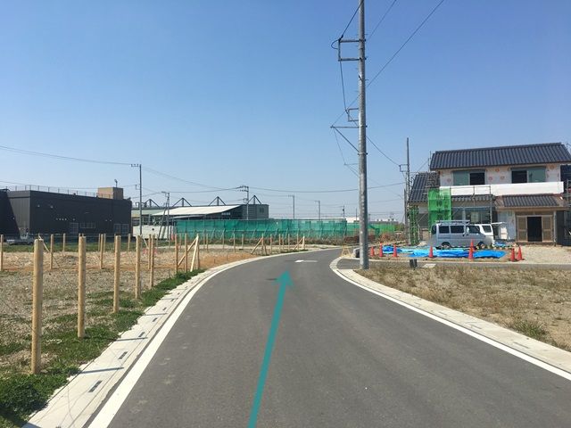 【道順5】しばらく道なりに直進してください。